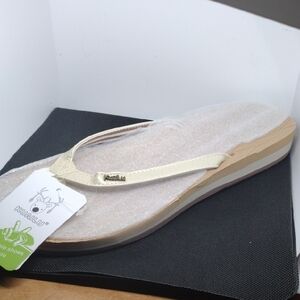 Step into comfort with Kuailu Women's Cream Flip Flops.  Size 9